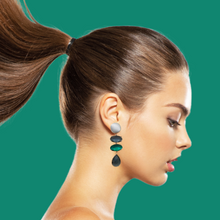 Carica l'immagine nel visualizzatore di Gallery, Orecchini seta cristallina