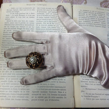 Carica l&#39;immagine nel visualizzatore di Gallery, Anello Vintage oro con perla centrale
