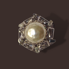 Carica l&#39;immagine nel visualizzatore di Gallery, Anello Vintage in argento con Perla centrale e baguette in cristallo
