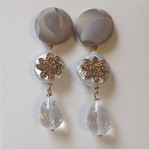 Orecchini cabochon grigio perla in seta di San Leucio